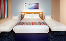 Travelodge London Battersea Hotel 2*